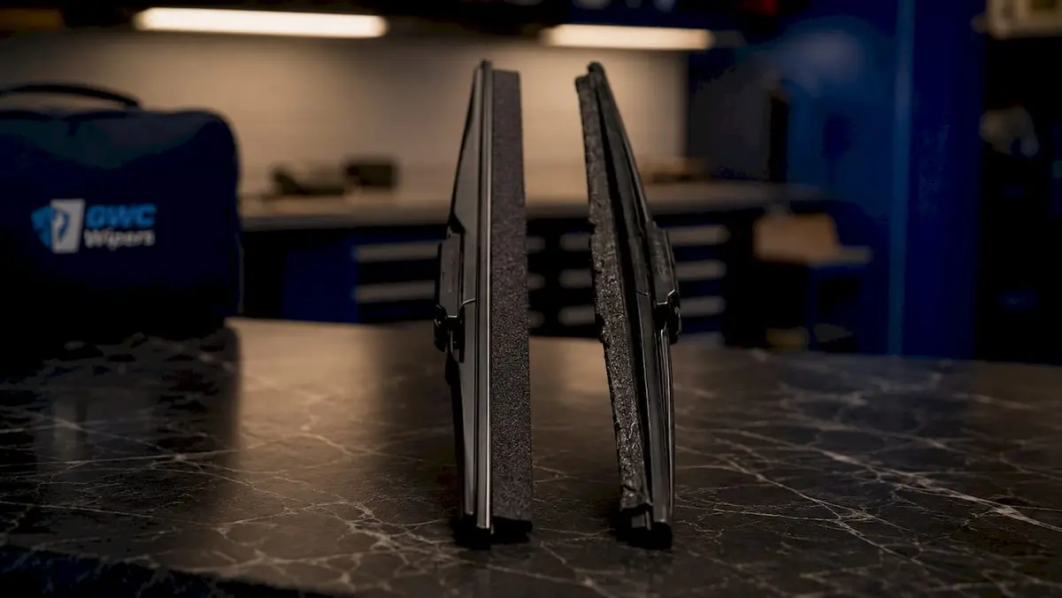 Comparison of microfiber and cellulose wiper blades