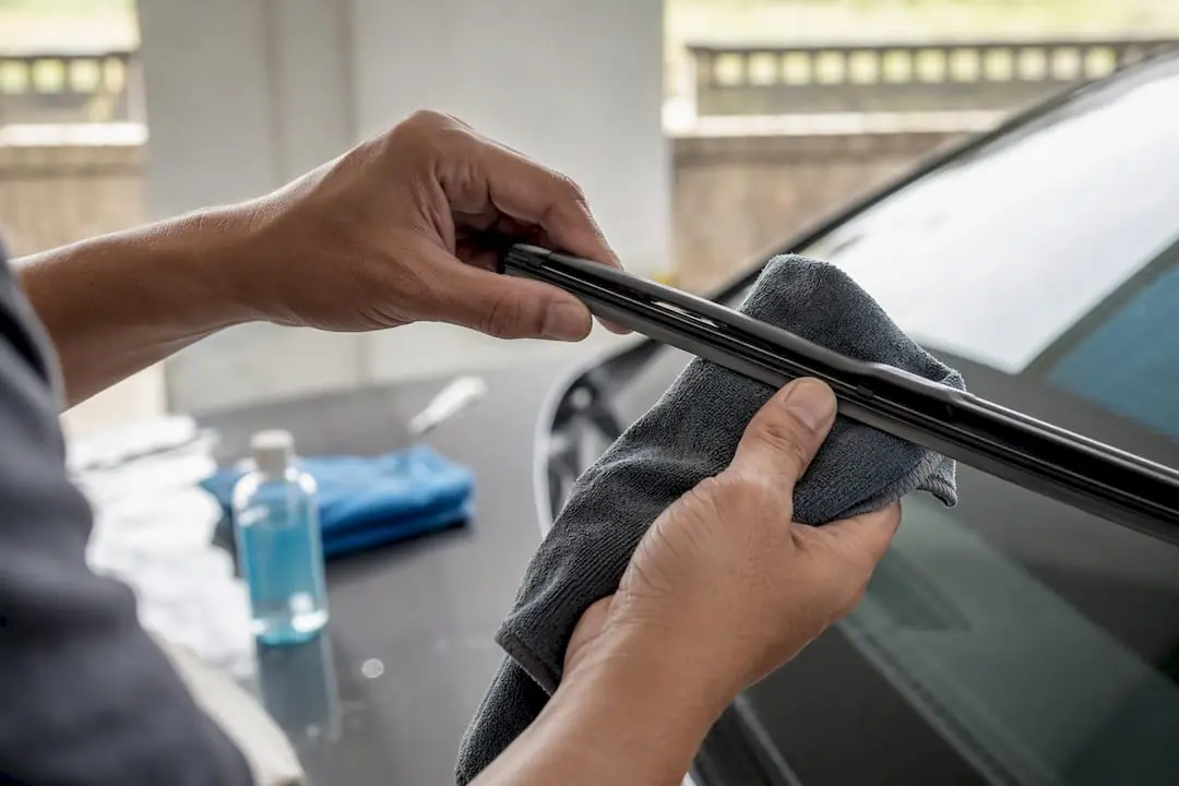Hands cleaning wiper blade rubber edge