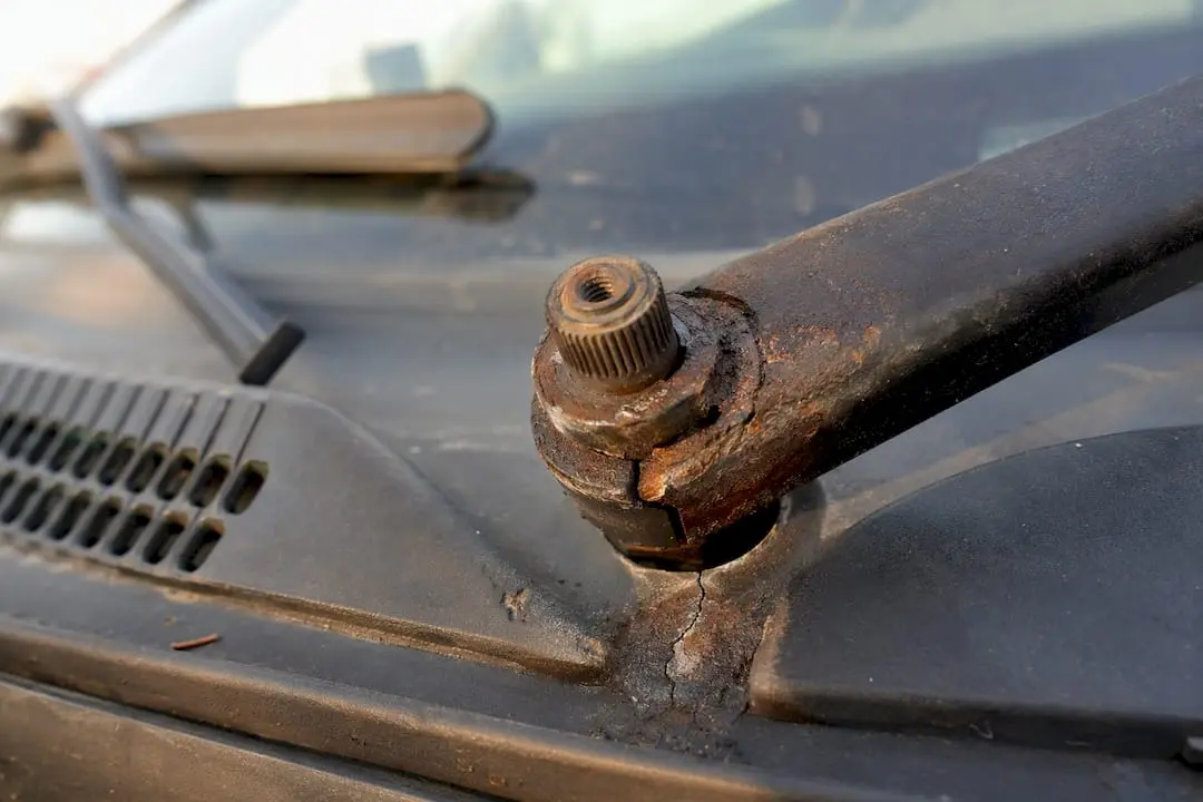 Rusty wiper arm base with crack and damage