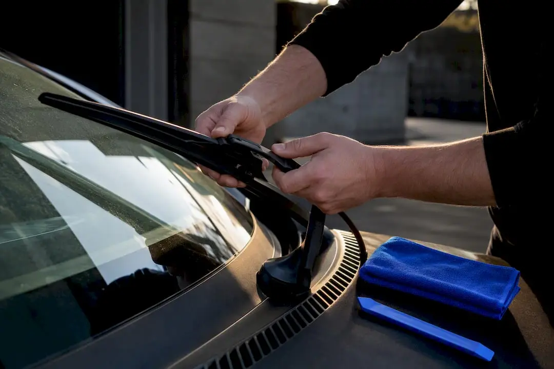 Hands fitting anonymous J hook wiper blade