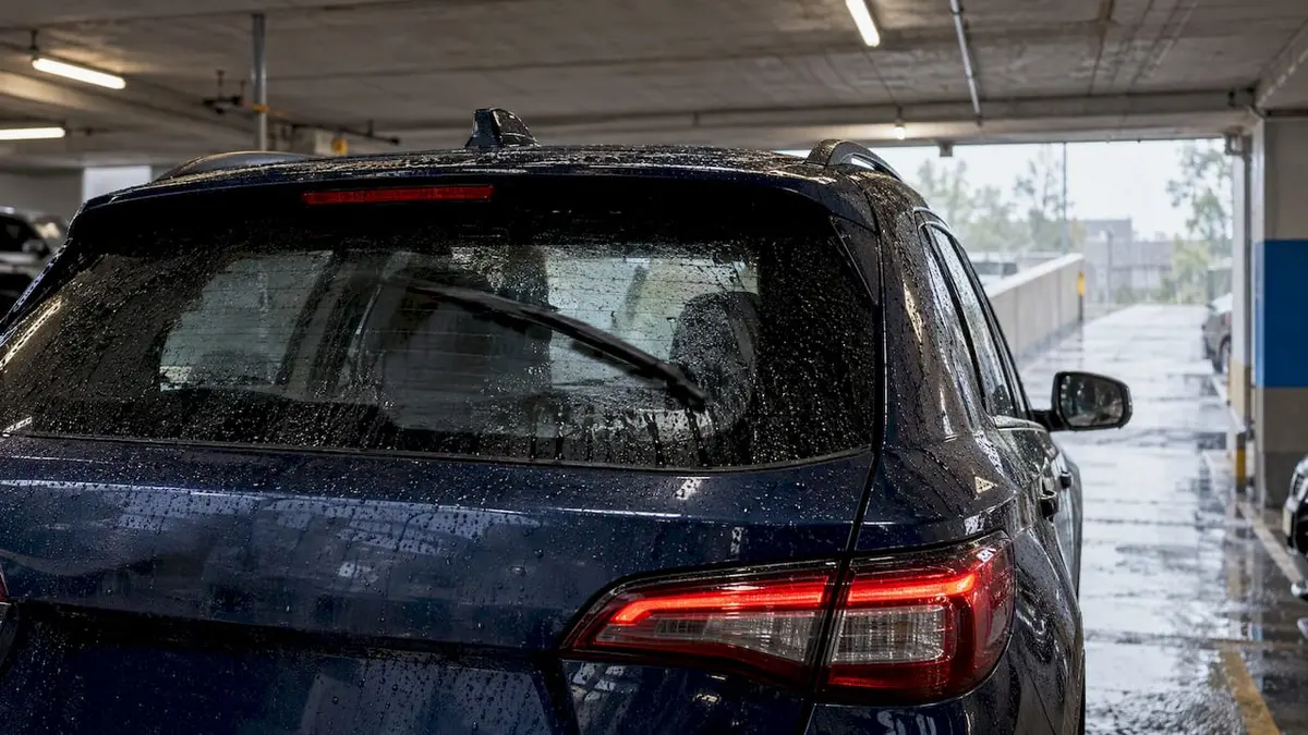 Rear wiper leaves a smear on wet glass
